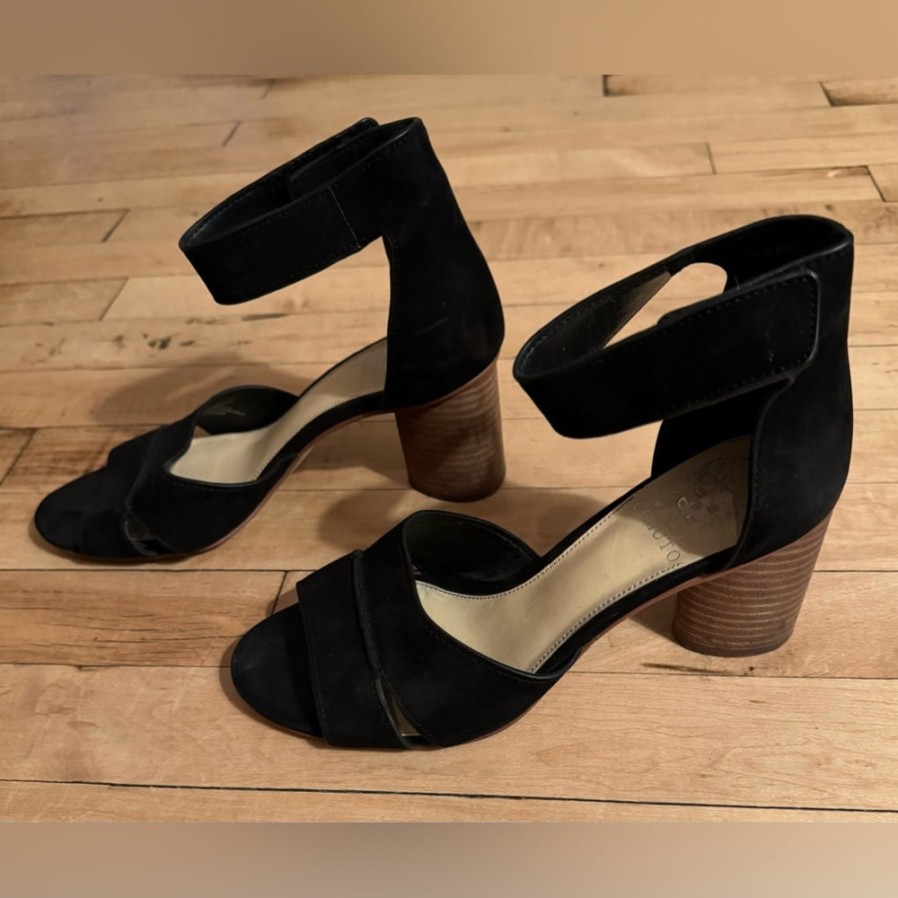 VINCE CAMUTO black suede block heel sandal size:8